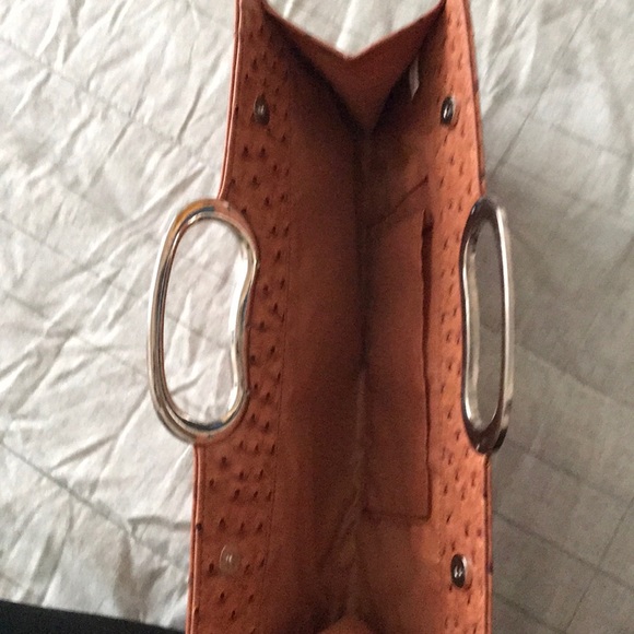 Clutch ( no name brand) very cute in person - Picture 2 of 2